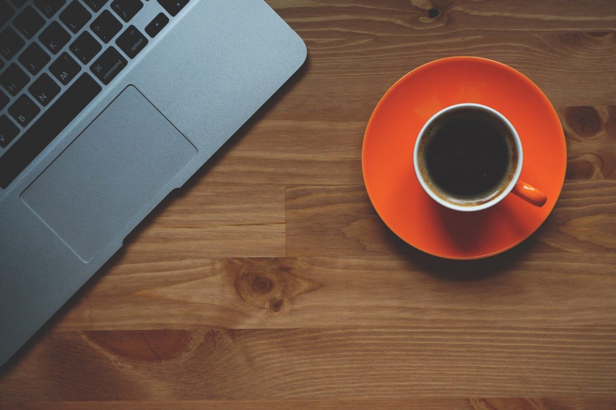 Digitaal koffie drinken na de dienst